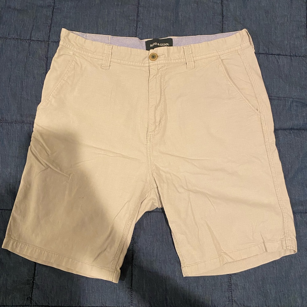 Rodd and Gunn mens 35 inch waste shorts